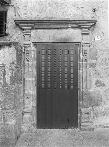 Porte du début du 17e siècle.