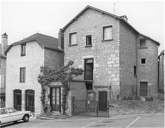Ensemble de 2 maisons.