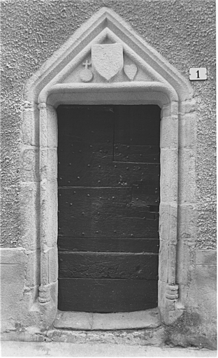 Détail de la porte ouvrant sur l'escalier en vis.