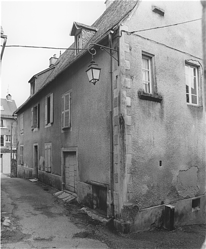 Actuellement presbytère.