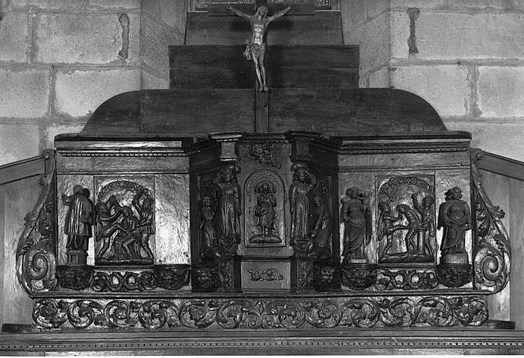 Vue d'ensemble sans la statuette de saint Roch (volée) au tabernacle.