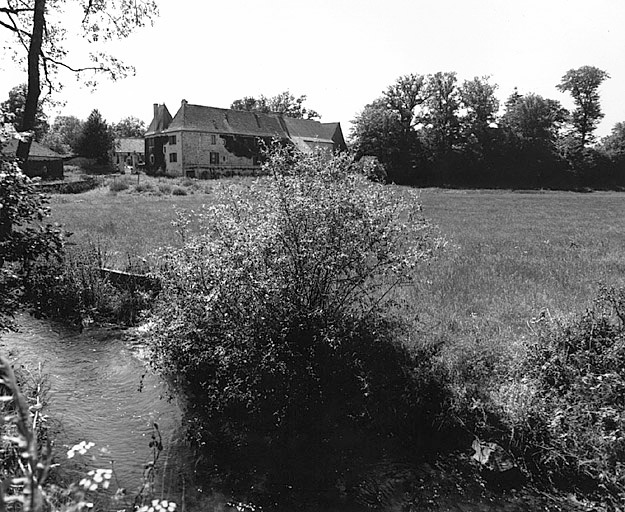 Vue éloignée depuis le nord-est.