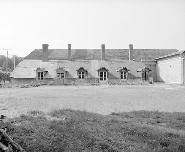 Bâtiments.