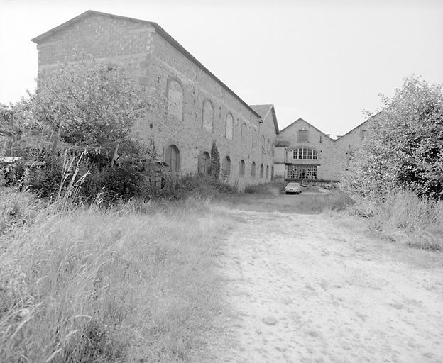 Bâtiments.