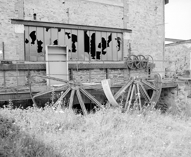 Bâtiments et mécanismes.