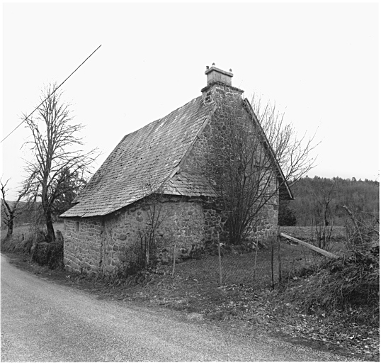 Logis. Façade postérieure avec bassière et four à pain.