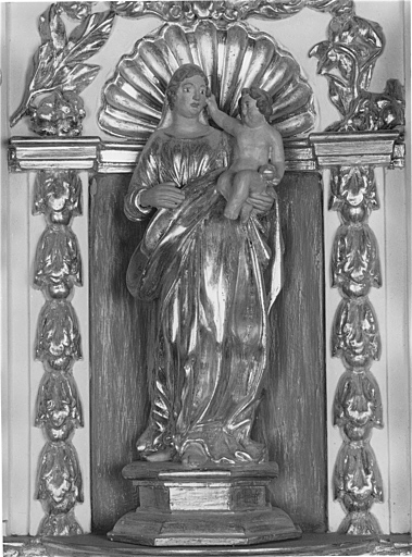 Première statuette de Vierge à l'Enfant (enfant Jésus sur le bras gauche de la Vierge).