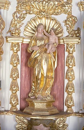 Détail : première statuette de Vierge à l'Enfant (enfant Jésus sur le bras gauche de la Vierge).