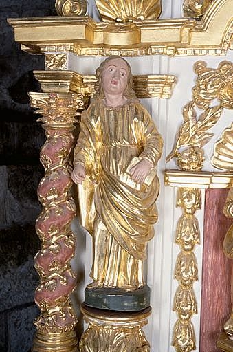 Détail : statuette de saint Jean l'évangéliste.