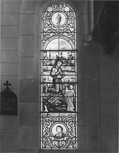 2 verrières : l'Invention de Notre-Dame d'Eygurande, le Pèlerinage à Notre-Dame d'Eygurande (baies 7 et 8)