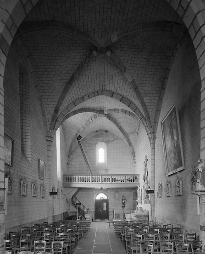 Vue intérieure depuis le choeur.