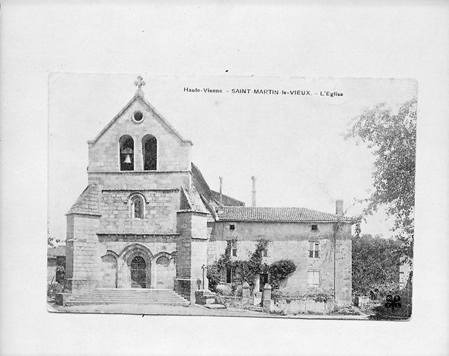 Reproduction d'une carte postale : l'église.