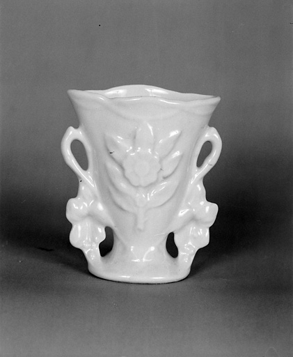 Vase en porcelaine.