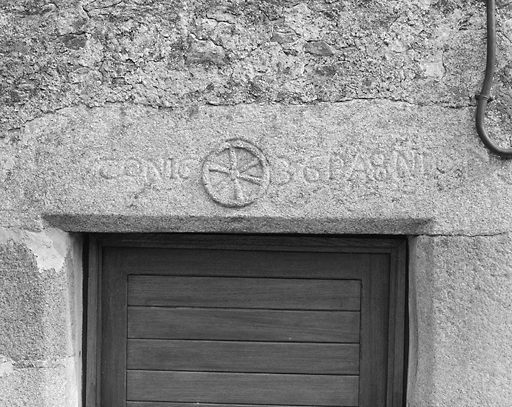La Brugerie. Anciens logis de ferme remaniés.