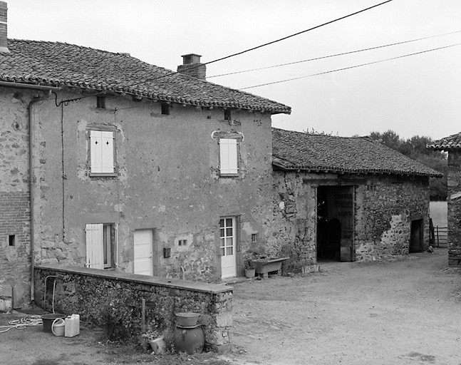Les Petites Betoulles. Ferme.