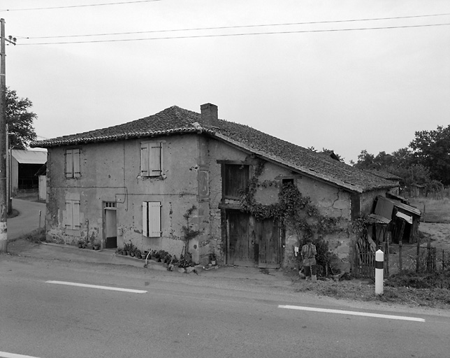 Les Petites Betoulles. Ferme.