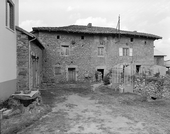 Gattebourg. Logis de ferme double.