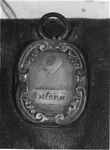 Détail : médaillon des reliques de saint Antoine.