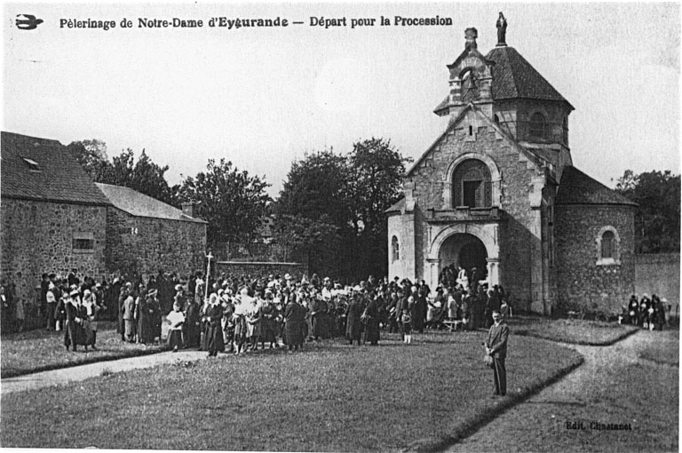 Pèlerinage de Notre-Dame d'Eygurande. Départ pour la procession.