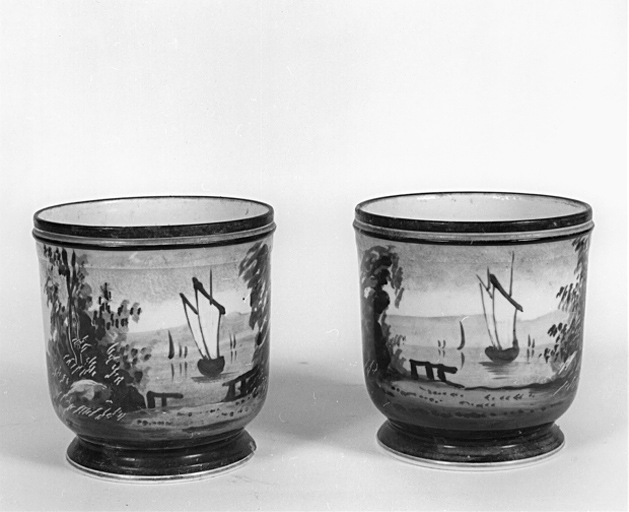 2 cache-pots