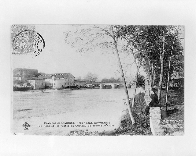 Le pont et les restes du château de Jeanne d'Albret.