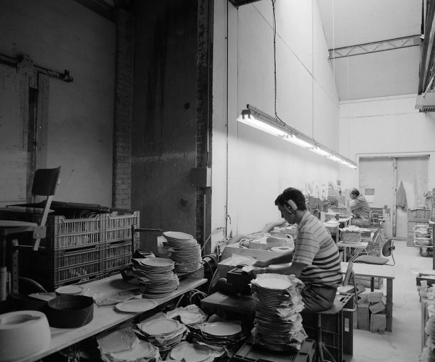 Atelier de finition du blanc (useurs de grains).