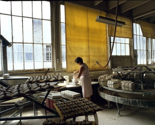 Atelier de coulage : coulage sur carrousel.