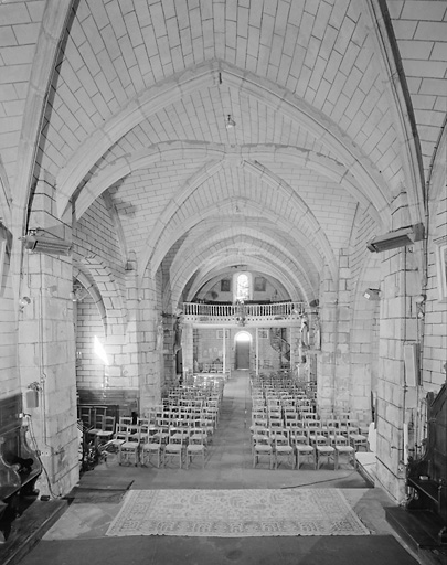 Vue intérieure depuis le choeur.