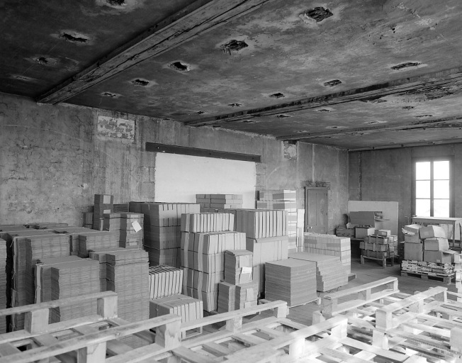 Le bâtiment dit 'de Madagascar' (anciens ateliers de séchage) : vue intérieure du 3e étage, partie ouest.