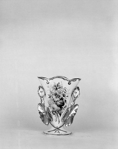 Vase en porcelaine. Vue d'ensemble.