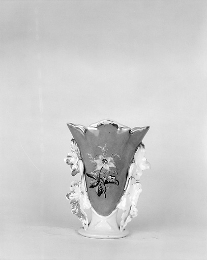 Vase en porcelaine. Vue d'ensemble.