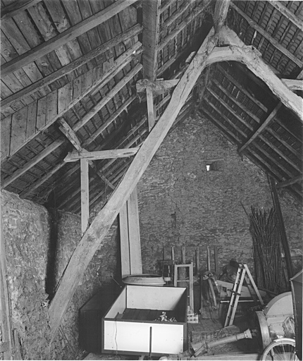 Grange étable, charpente à cruck.