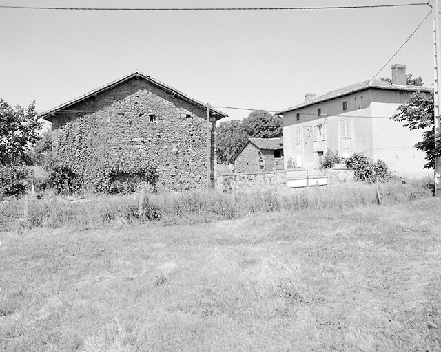 Séreilhac, Touyeras. Ferme en éléments dissociés.