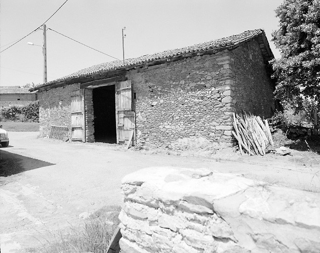 Séreilhac, les Champs. Grange à blé.