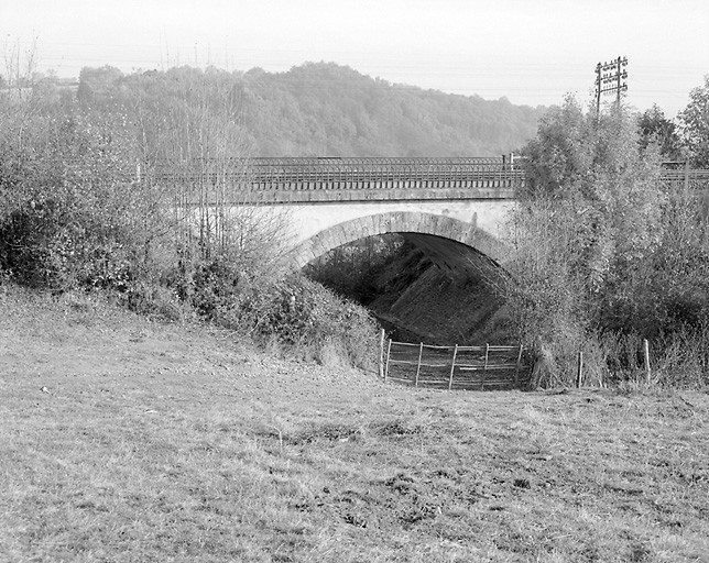 Pont emprunté par la voie ferrée Limoges Périgueux.