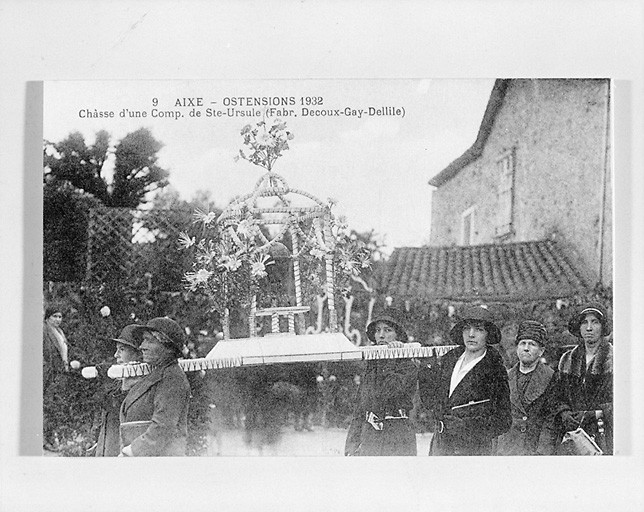 Châsse d'une compagne de sainte Ursule portée lors des ostensions d'Aixe-sur-Vienne, en 1932.