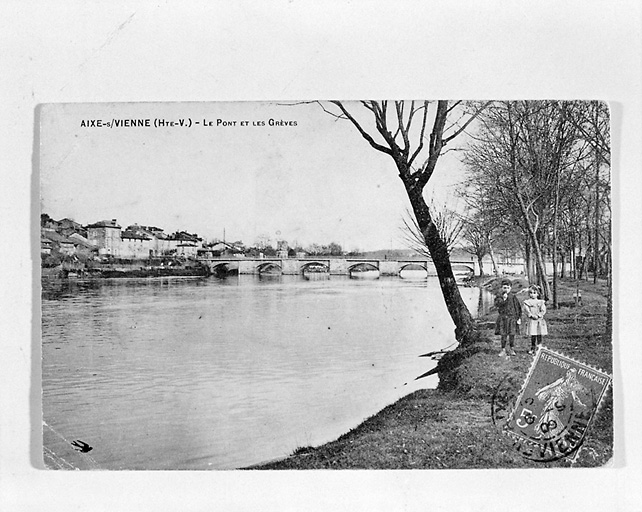 Vue d'ensemble du pont, en aval, depuis la rive gauche de la Vienne.