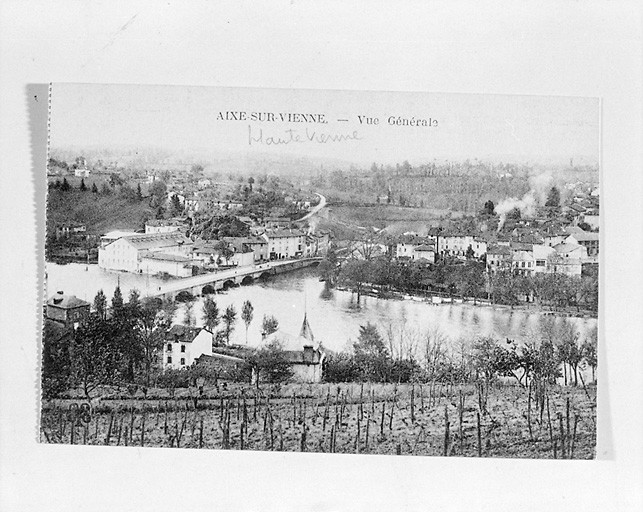 Vue générale de la ville haute.