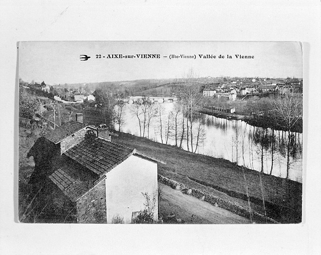 Quartier Outre-Vienne. Vue d'ensemble, depuis le nord-ouest, de la vallée de la Vienne, avec le quartier Outre Vienne, sur la rive droite et une partie de la ville basse, sur la rive gauche.