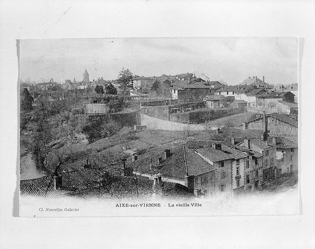 Vue partielle de la ville depuis la butte de l'ancienne forteresse.