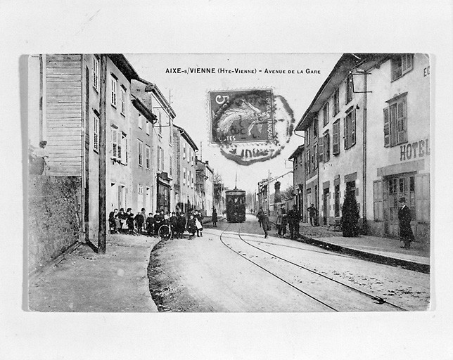 Quartier Outre-Vienne. Vue de l'avenue de la Gare depuis son carrefour avec la rue Outre-Vienne.