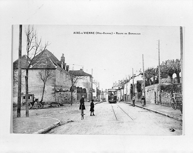 Vue de l'avenue du Président Wilson, depuis l'ouest, au niveau de l'entrée du champ de foire.