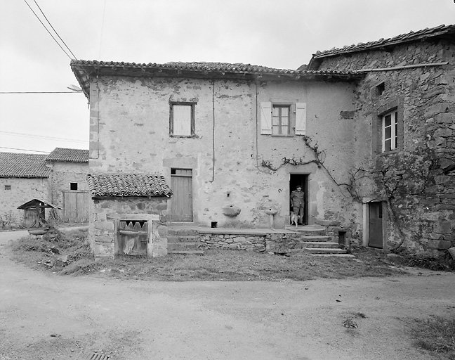 La Trémouille. Logis de ferme double. Cadastre de 1984, section F1, parcelle 217.
