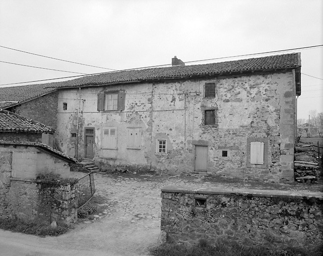 Tarnaud. Logis double de ferme. Cadastre de 1984, section B2, parcelle 802.