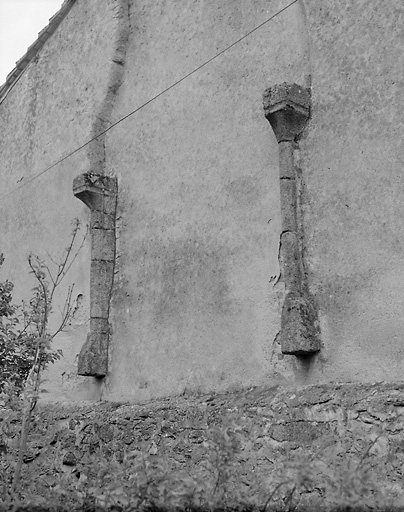 Saint-Priest-sous-Aixe, village. Vestiges d'une cheminée de maison démolie, autrefois mitoyenne à la maison occupant la parcelle 54.