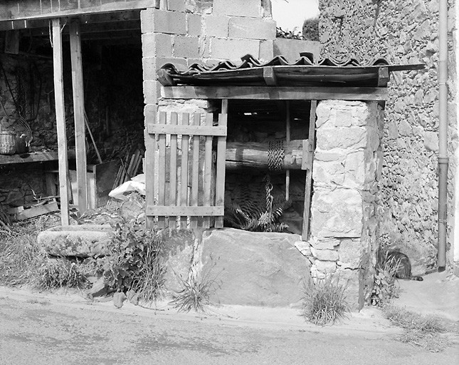 Saint-Priest-sous-Aixe, les Bouchats. Puits.
