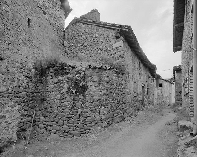 Chez Roger. Logis de ferme à élévation de type C, avec four à pain intégré. Cadastre de 1984, section B4, parcelle 637.