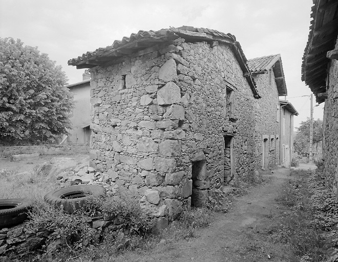 Chez Roger. Bâtiment agricole à usage indéterminé. Cadastre de 1984, section B4, parcelle 634.