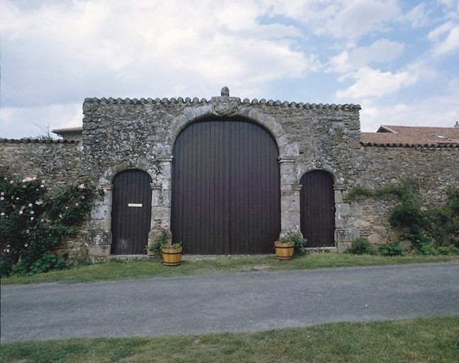 Portail (fermé).