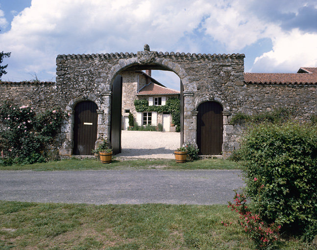 Portail (ouvert).